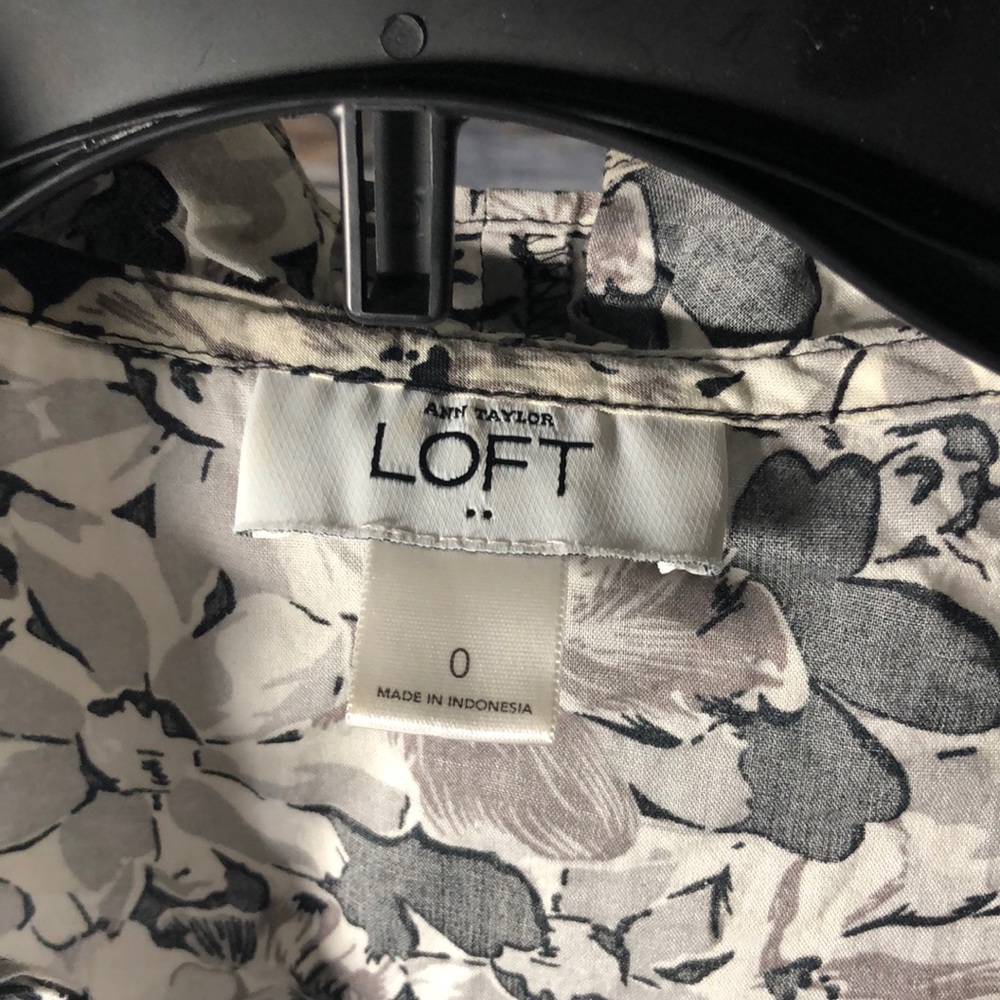 Loft Ladies Button up Top - Picture 2 of 3